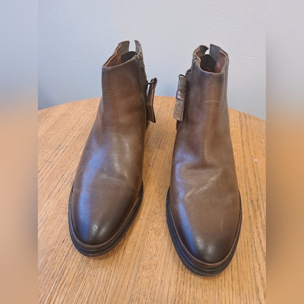 Sarto Women's A-Nemi Brown Zip Ankle Boot